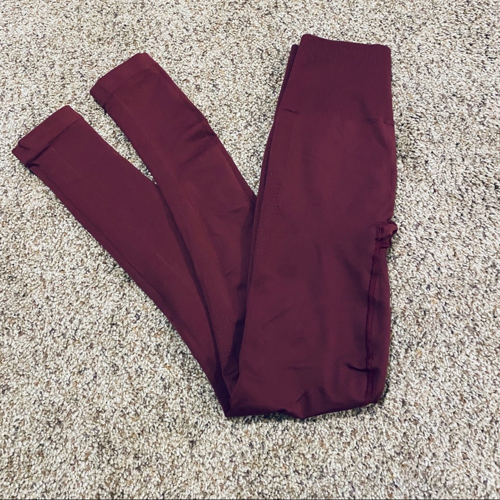 Lululemon maroon leggings, high waist